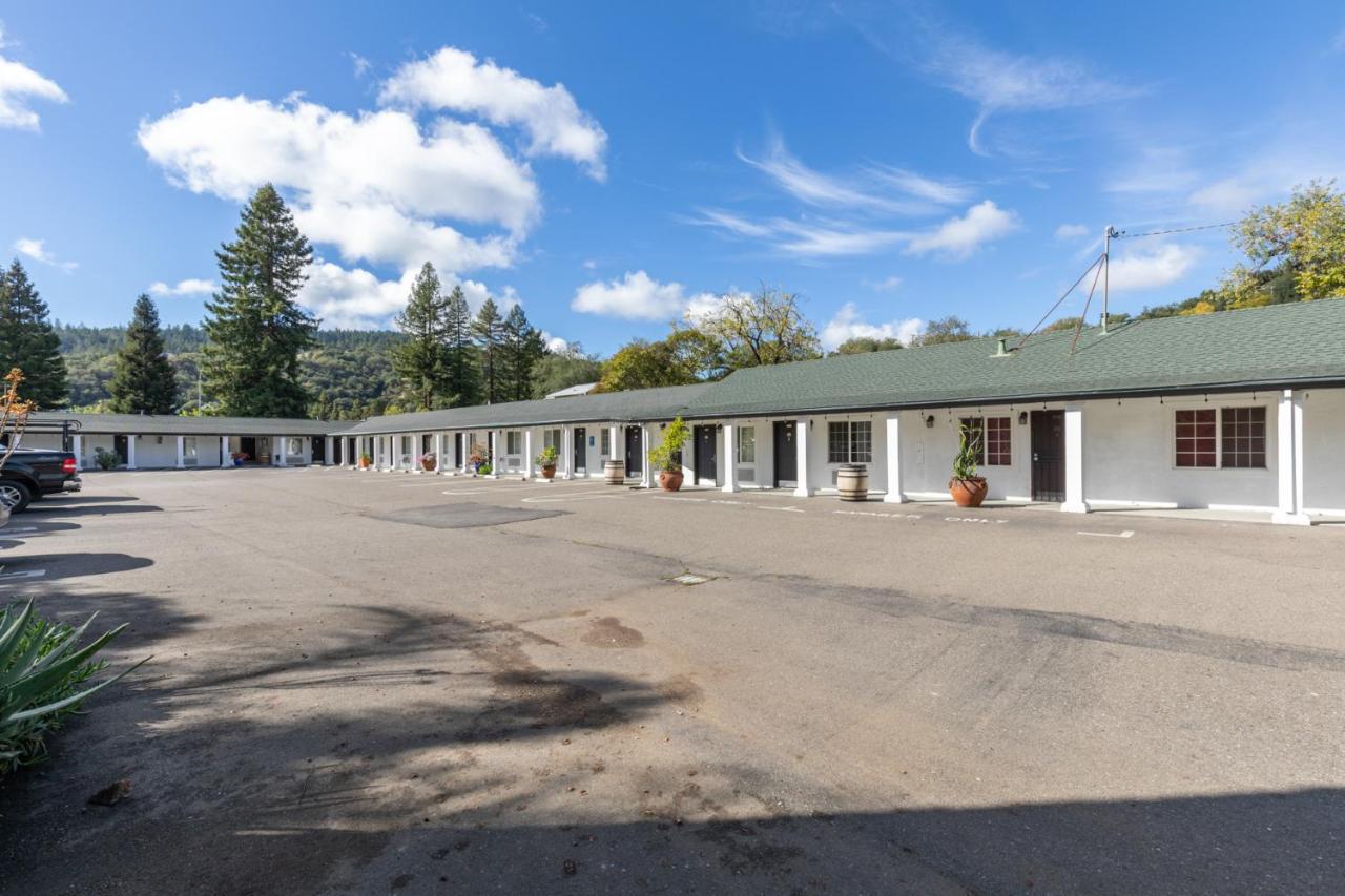 Vineyard Valley Inn Cloverdale Exterior photo
