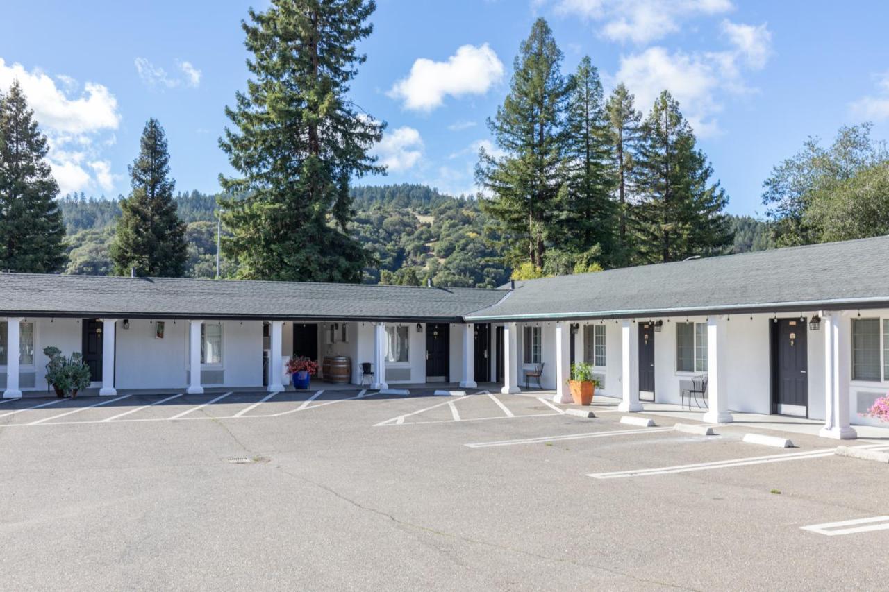 Vineyard Valley Inn Cloverdale Exterior photo