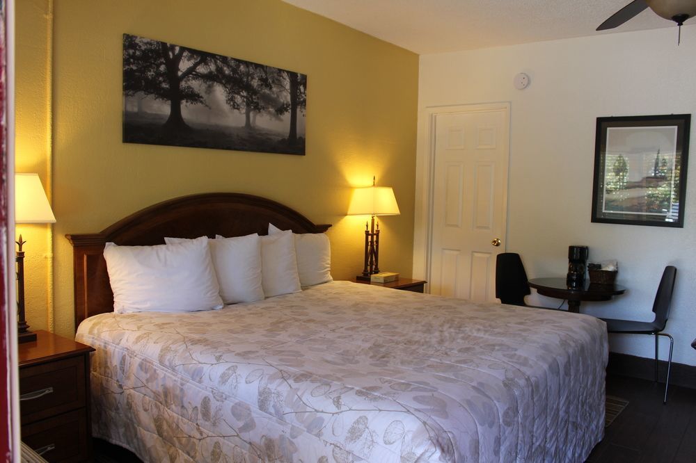 Vineyard Valley Inn Cloverdale Exterior photo